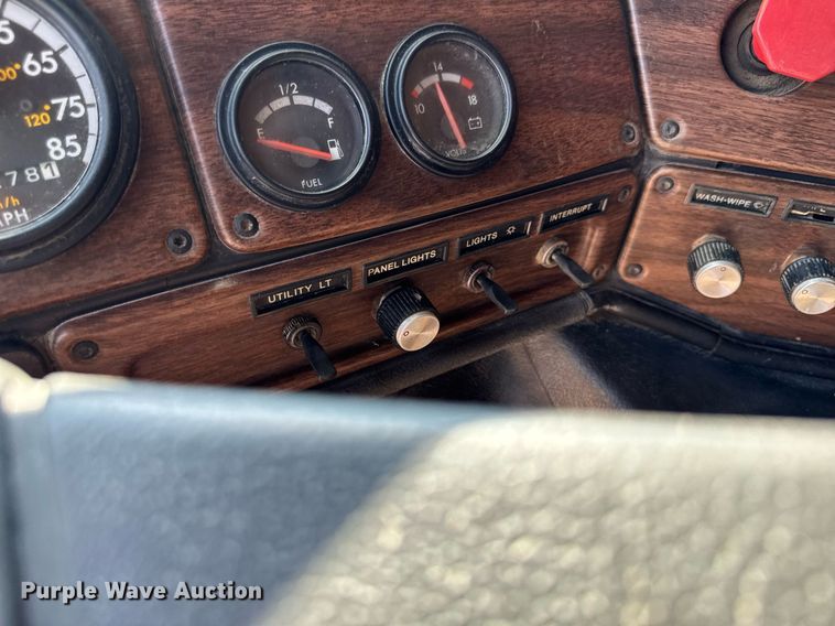 image for item EM2110 1992 Freightliner USF-1E semi truck