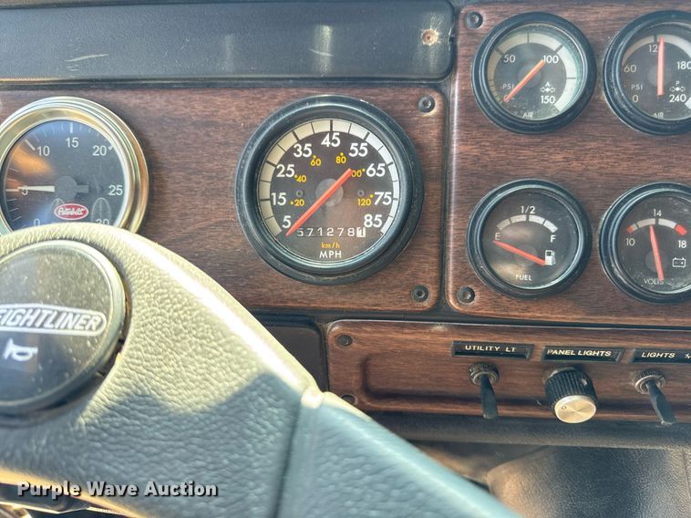 image for item EM2110 1992 Freightliner USF-1E semi truck