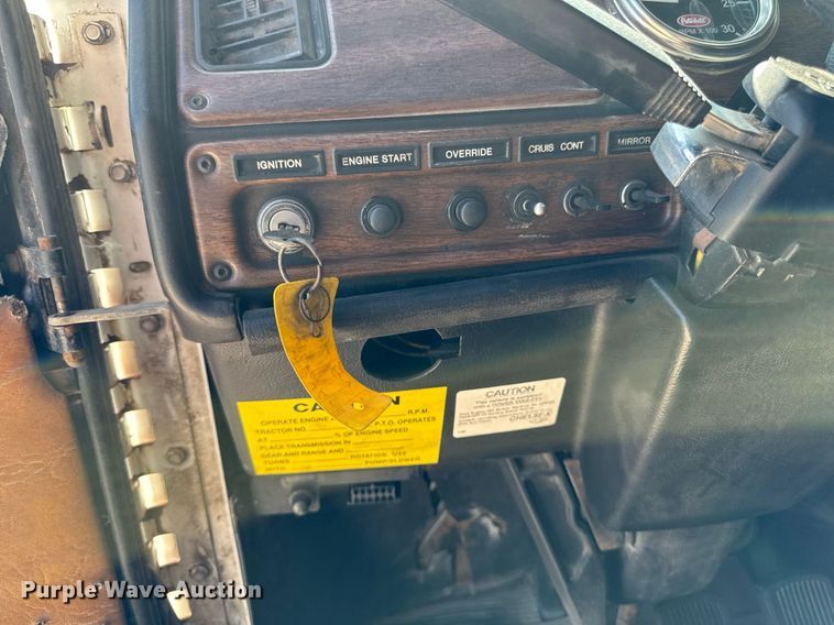 image for item EM2110 1992 Freightliner USF-1E semi truck