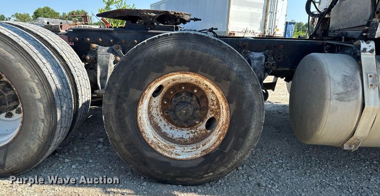 image for item EM2110 1992 Freightliner USF-1E semi truck