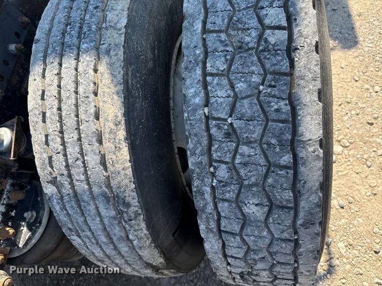 image for item EM2110 1992 Freightliner USF-1E semi truck