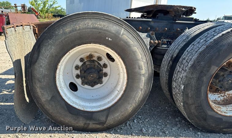 image for item EM2110 1992 Freightliner USF-1E semi truck