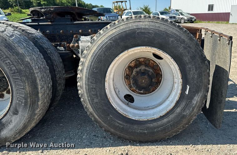 image for item EM2110 1992 Freightliner USF-1E semi truck