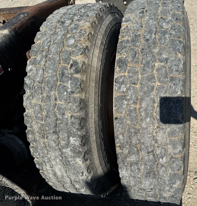 image for item EM2110 1992 Freightliner USF-1E semi truck