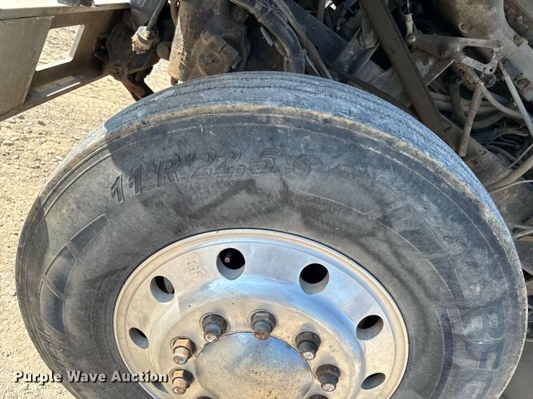 image for item EM2110 1992 Freightliner USF-1E semi truck