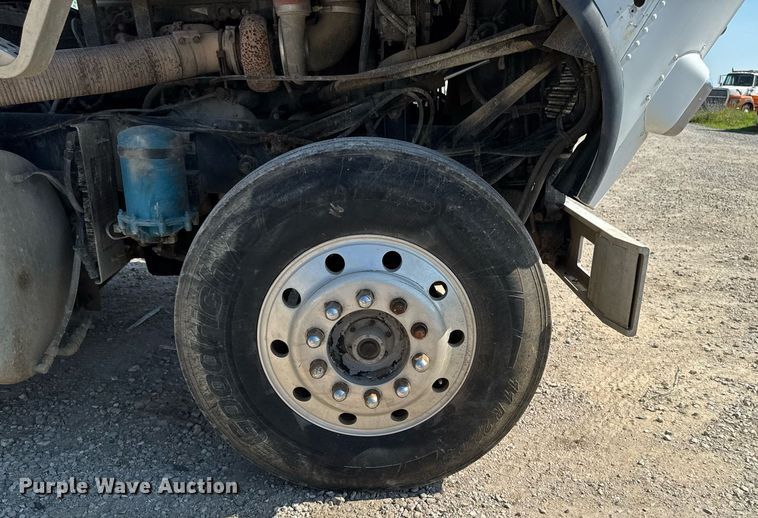 image for item EM2110 1992 Freightliner USF-1E semi truck