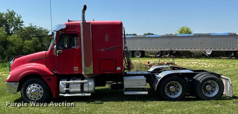 image for item EM2112 2005 Freightliner Columbia semi truck