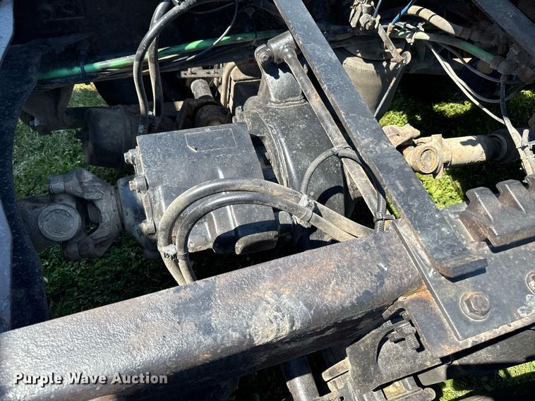 image for item EM2112 2005 Freightliner Columbia semi truck