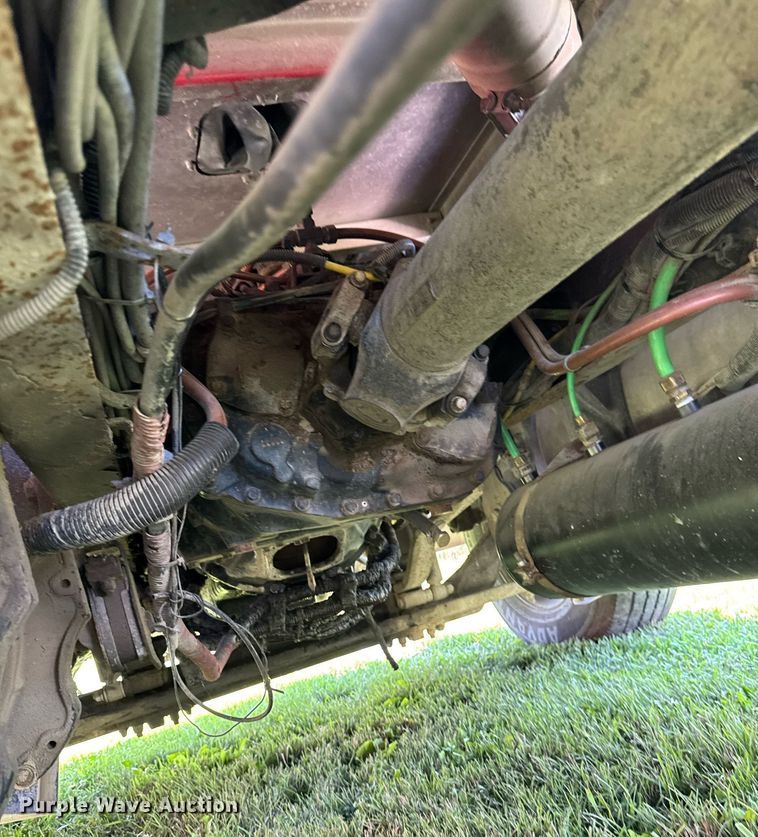 image for item EM2112 2005 Freightliner Columbia semi truck