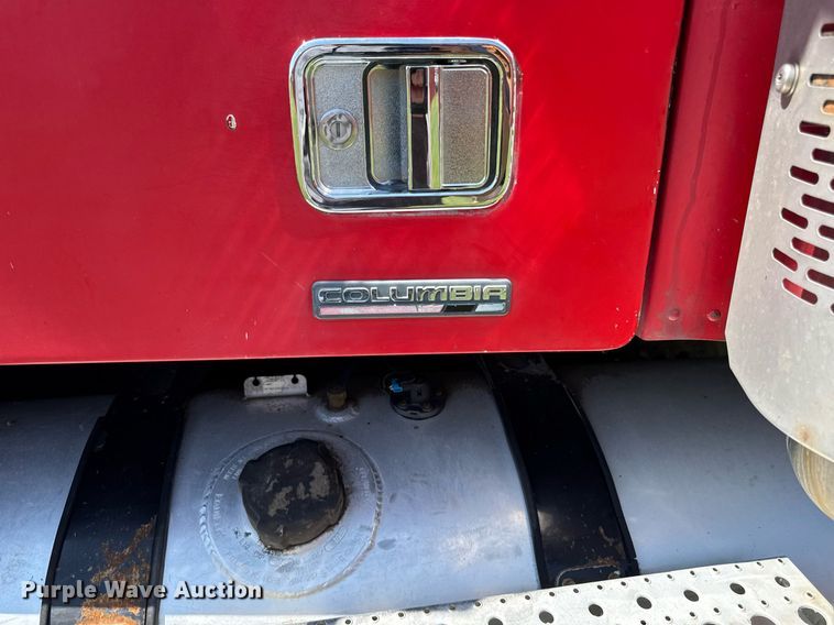 image for item EM2112 2005 Freightliner Columbia semi truck