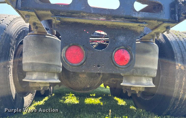 image for item EM2112 2005 Freightliner Columbia semi truck