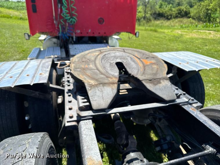 image for item EM2112 2005 Freightliner Columbia semi truck