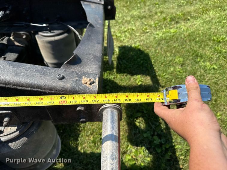 image for item EM2112 2005 Freightliner Columbia semi truck