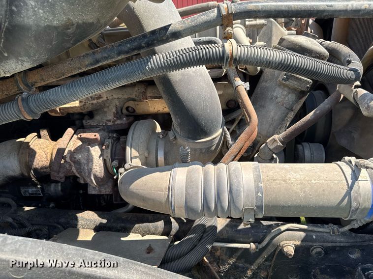 image for item EM2112 2005 Freightliner Columbia semi truck