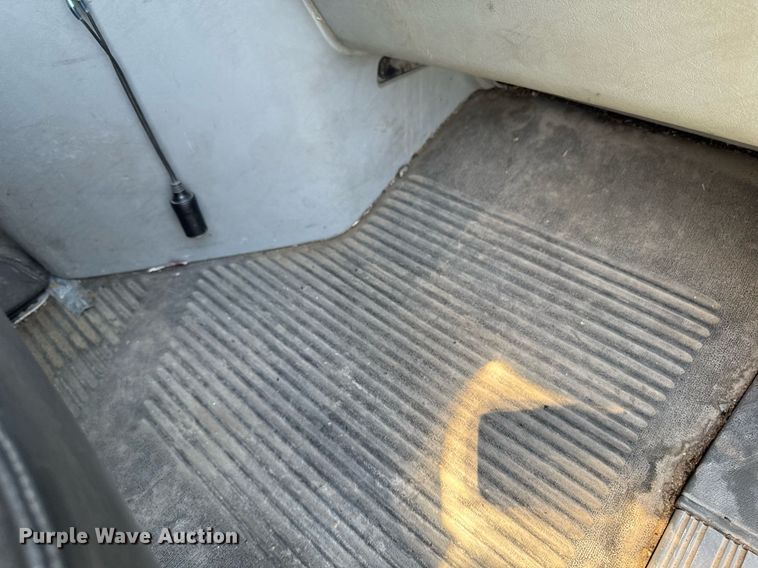 image for item EM2112 2005 Freightliner Columbia semi truck