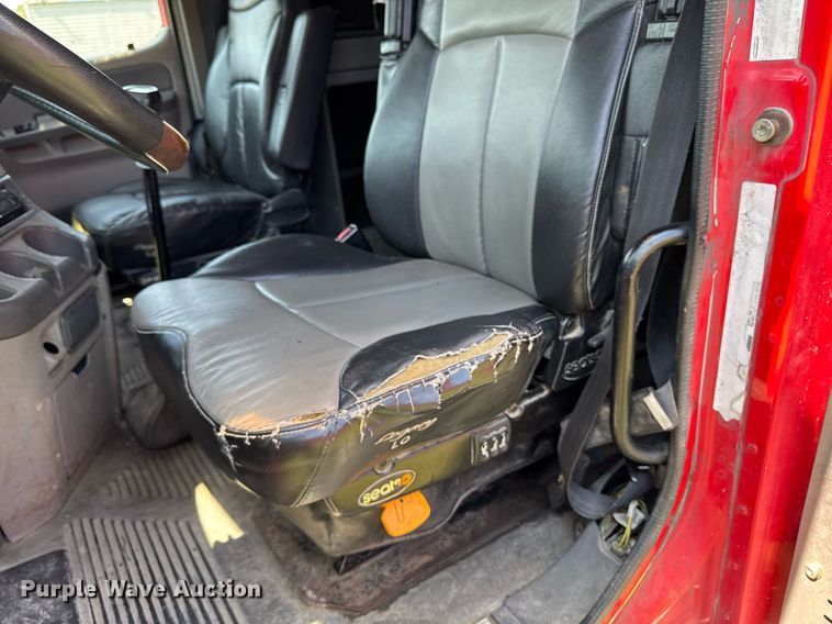 image for item EM2112 2005 Freightliner Columbia semi truck