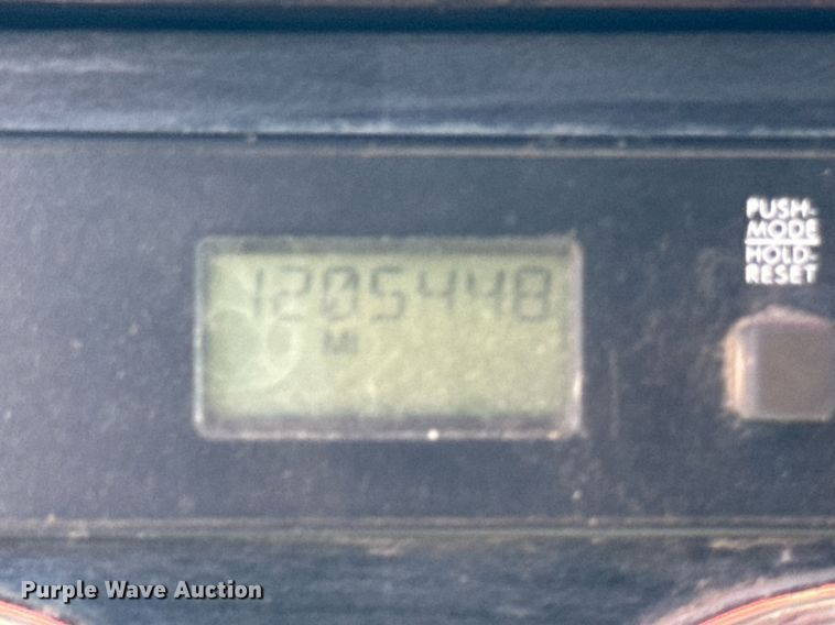 image for item EM2112 2005 Freightliner Columbia semi truck