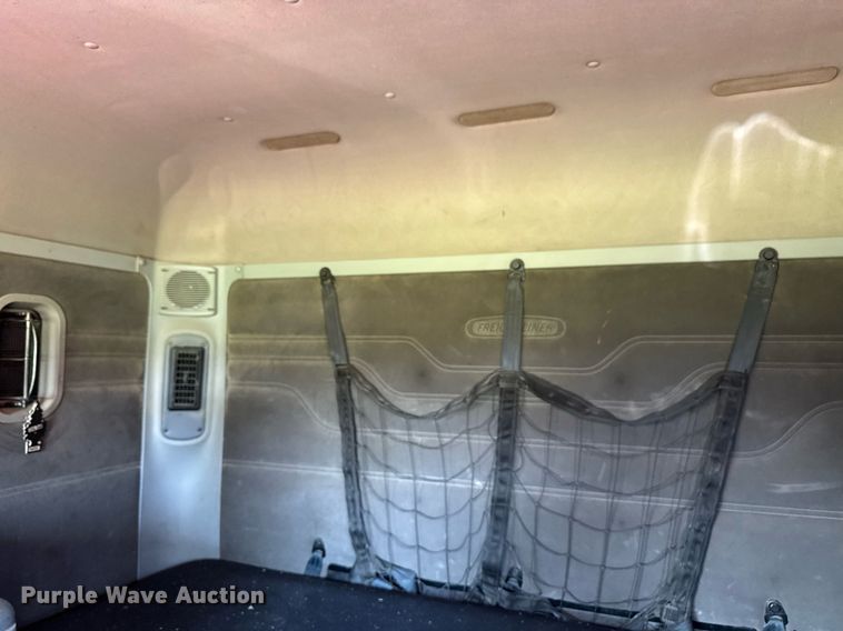 image for item EM2112 2005 Freightliner Columbia semi truck