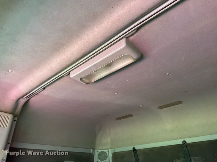 image for item EM2112 2005 Freightliner Columbia semi truck