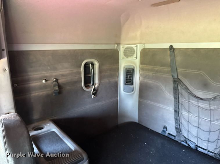 image for item EM2112 2005 Freightliner Columbia semi truck