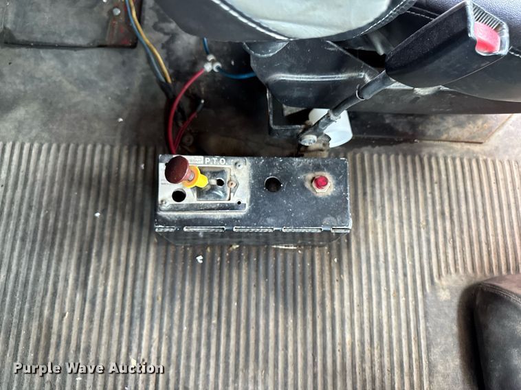 image for item EM2112 2005 Freightliner Columbia semi truck