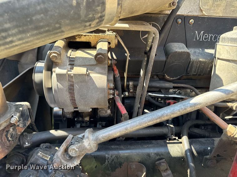 image for item EM2112 2005 Freightliner Columbia semi truck