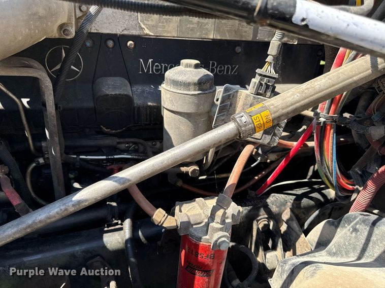 image for item EM2112 2005 Freightliner Columbia semi truck