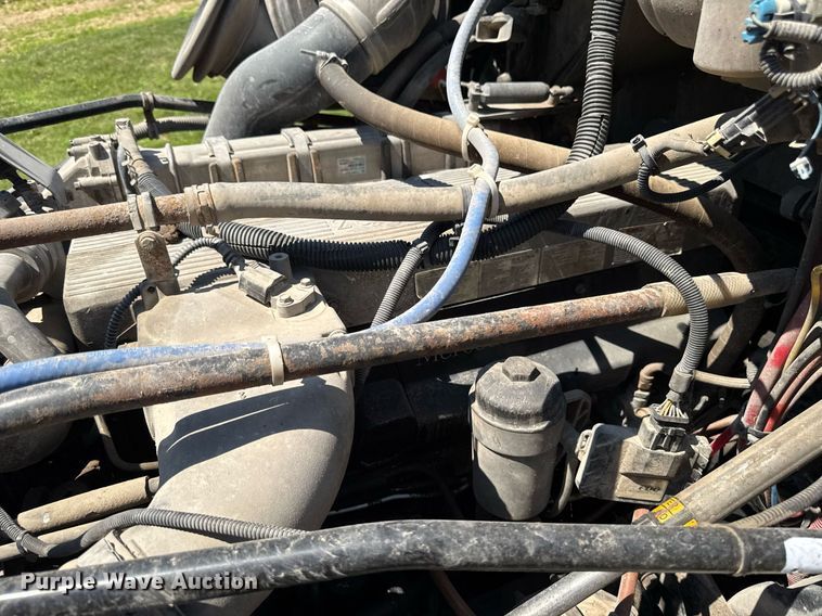 image for item EM2112 2005 Freightliner Columbia semi truck