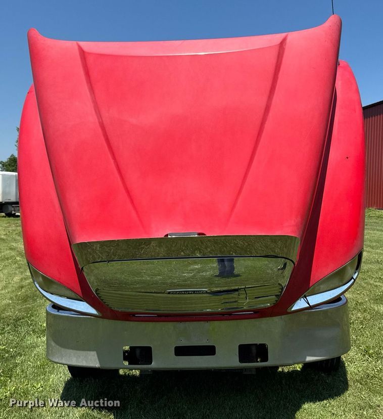 image for item EM2112 2005 Freightliner Columbia semi truck