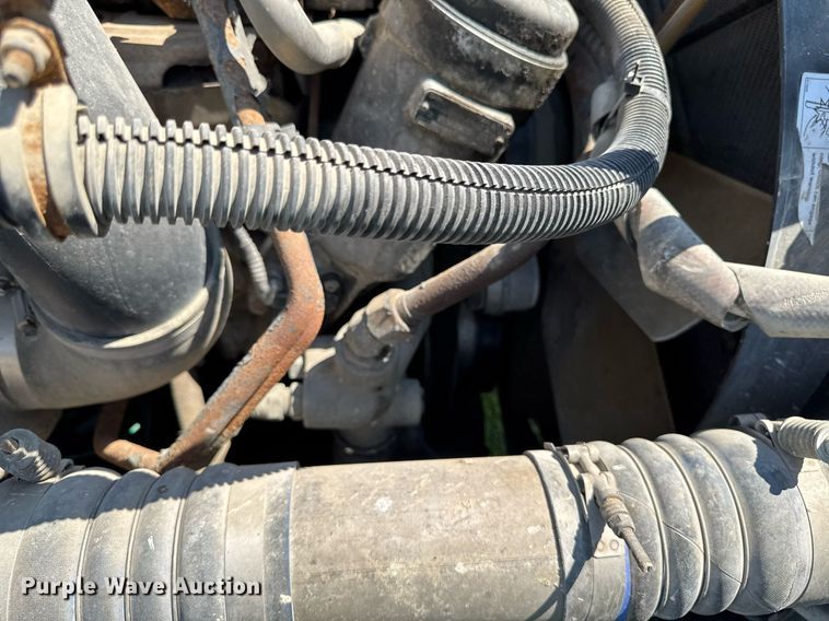 image for item EM2112 2005 Freightliner Columbia semi truck