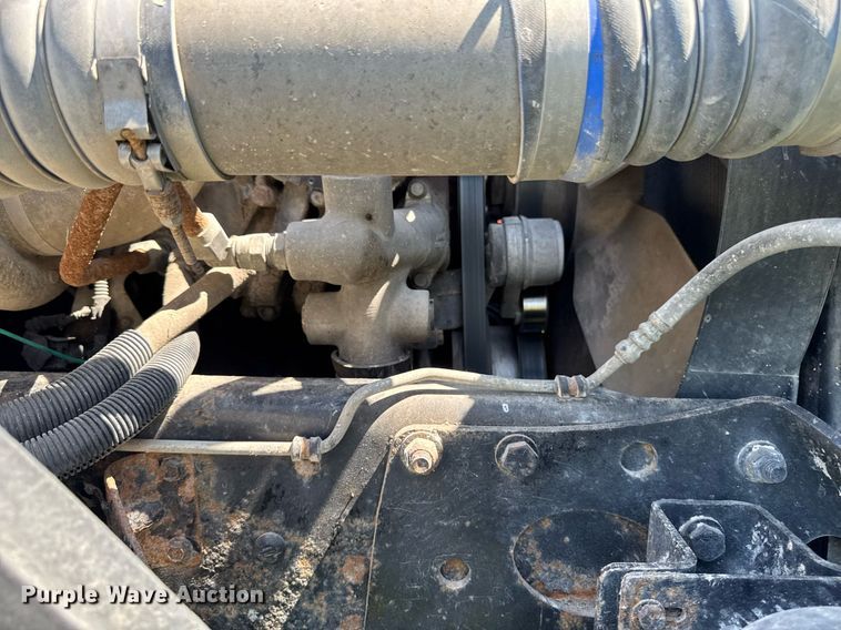 image for item EM2112 2005 Freightliner Columbia semi truck