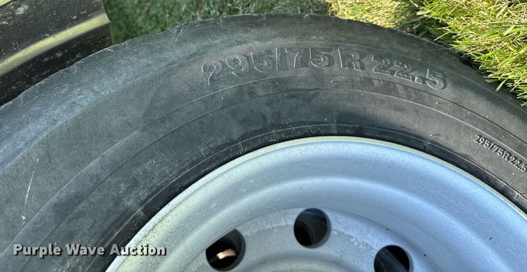 image for item EM2112 2005 Freightliner Columbia semi truck