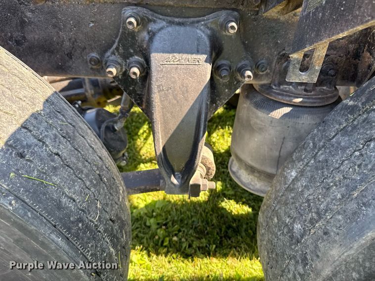 image for item EM2112 2005 Freightliner Columbia semi truck