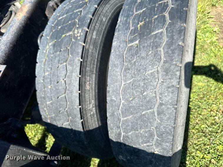 image for item EM2112 2005 Freightliner Columbia semi truck