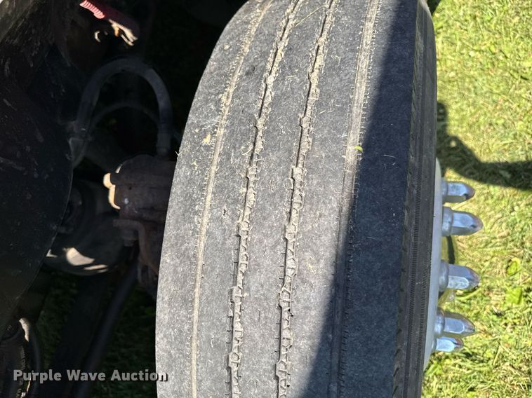 image for item EM2112 2005 Freightliner Columbia semi truck