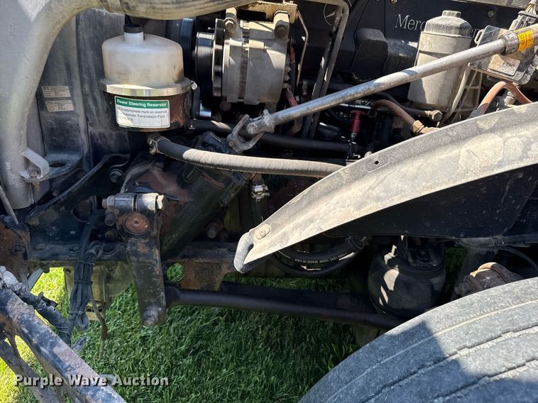 image for item EM2112 2005 Freightliner Columbia semi truck