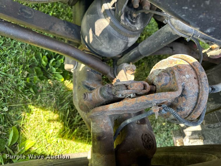 image for item EM2112 2005 Freightliner Columbia semi truck