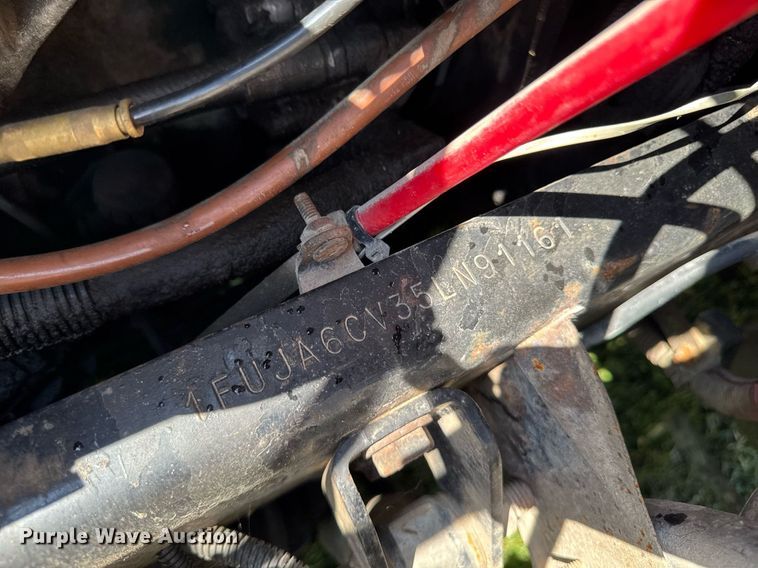 image for item EM2112 2005 Freightliner Columbia semi truck