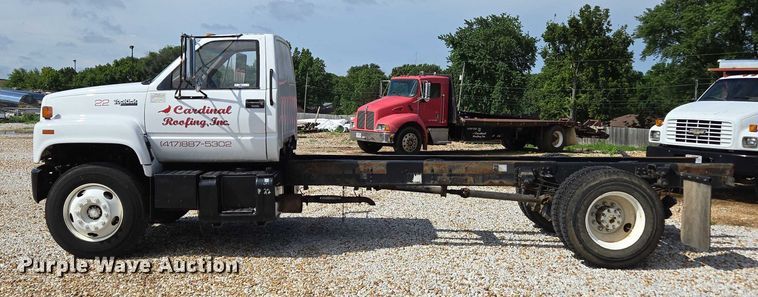 image for item EN2011 1990 GMC TopKick truck cab and chassis