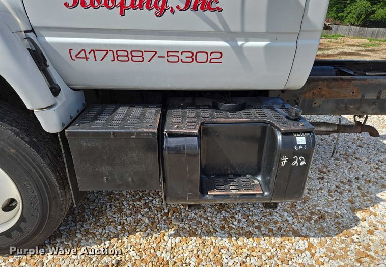 image for item EN2011 1990 GMC TopKick truck cab and chassis