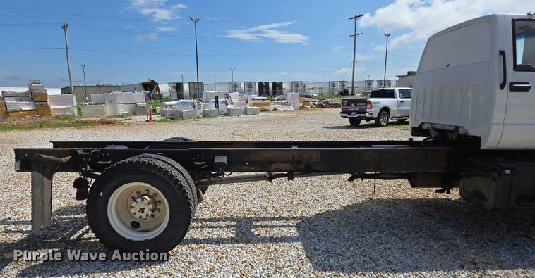 image for item EN2011 1990 GMC TopKick truck cab and chassis