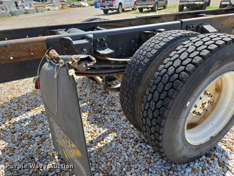 image for item EN2011 1990 GMC TopKick truck cab and chassis