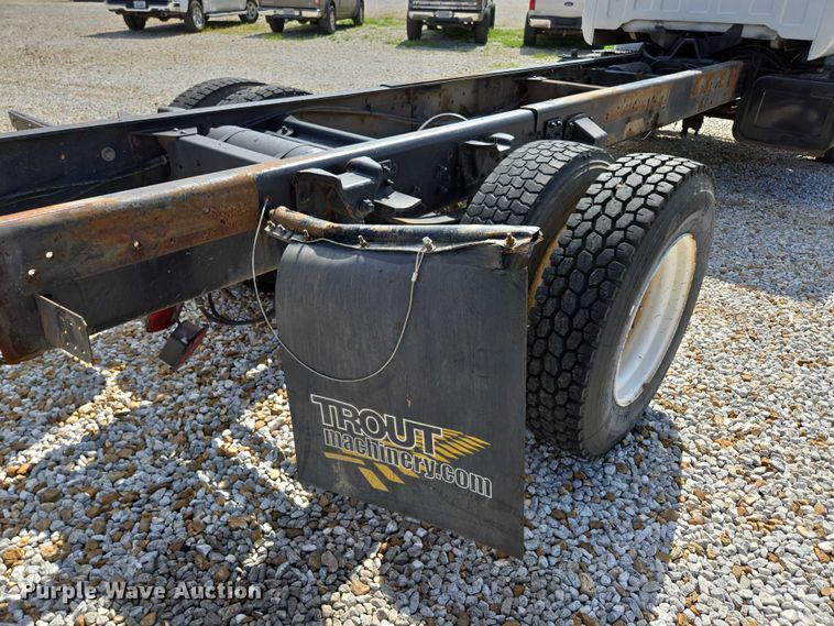 image for item EN2011 1990 GMC TopKick truck cab and chassis