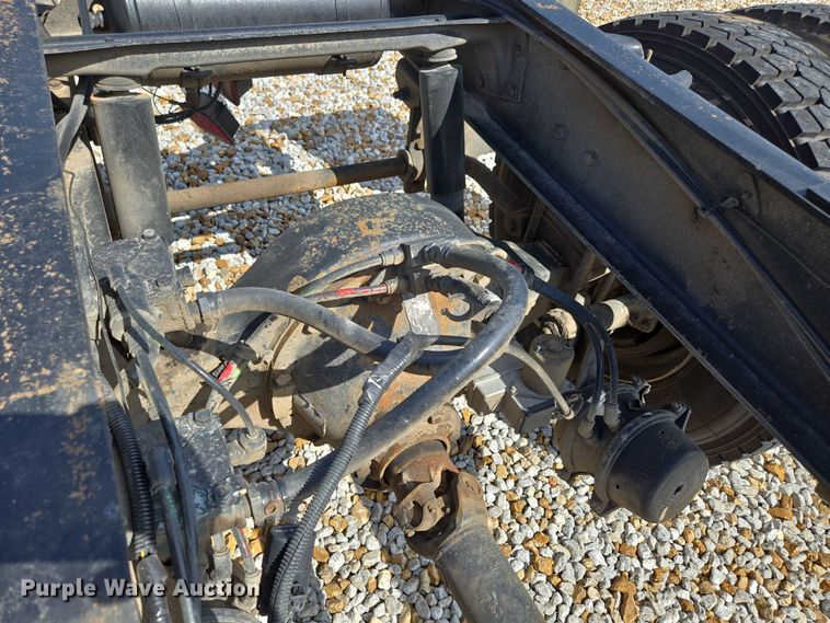 image for item EN2011 1990 GMC TopKick truck cab and chassis