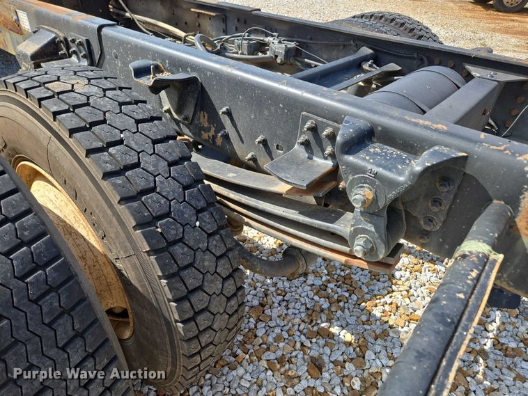 image for item EN2011 1990 GMC TopKick truck cab and chassis