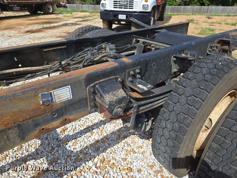 image for item EN2011 1990 GMC TopKick truck cab and chassis