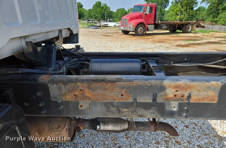 image for item EN2011 1990 GMC TopKick truck cab and chassis