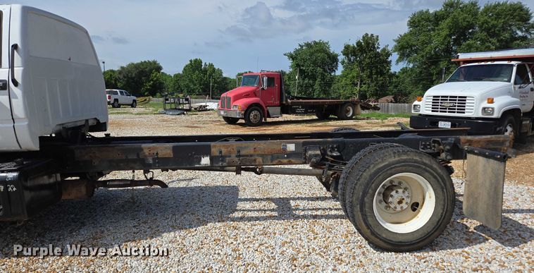 image for item EN2011 1990 GMC TopKick truck cab and chassis