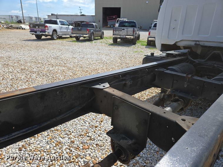 image for item EN2011 1990 GMC TopKick truck cab and chassis