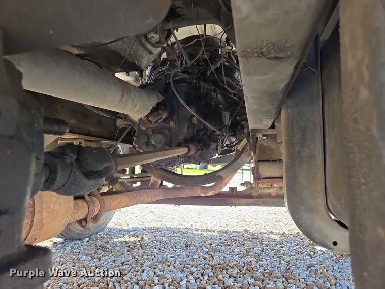 image for item EN2011 1990 GMC TopKick truck cab and chassis